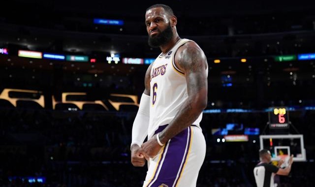 开云APP-最近8场6次得分30+，詹姆斯揭秘：睡觉好打球就好